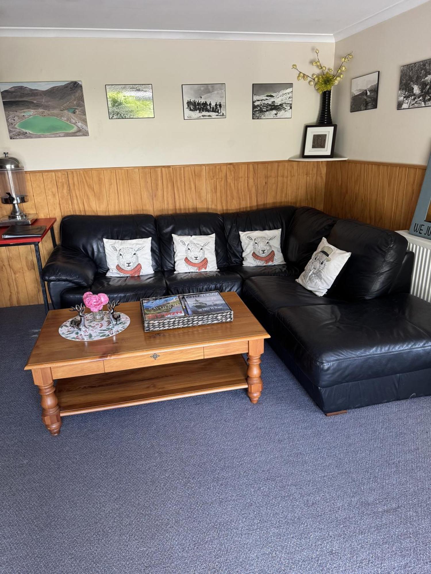 Adventure Lodge And Motels And Tongariro Crossing Track Transport National Park Eksteriør billede