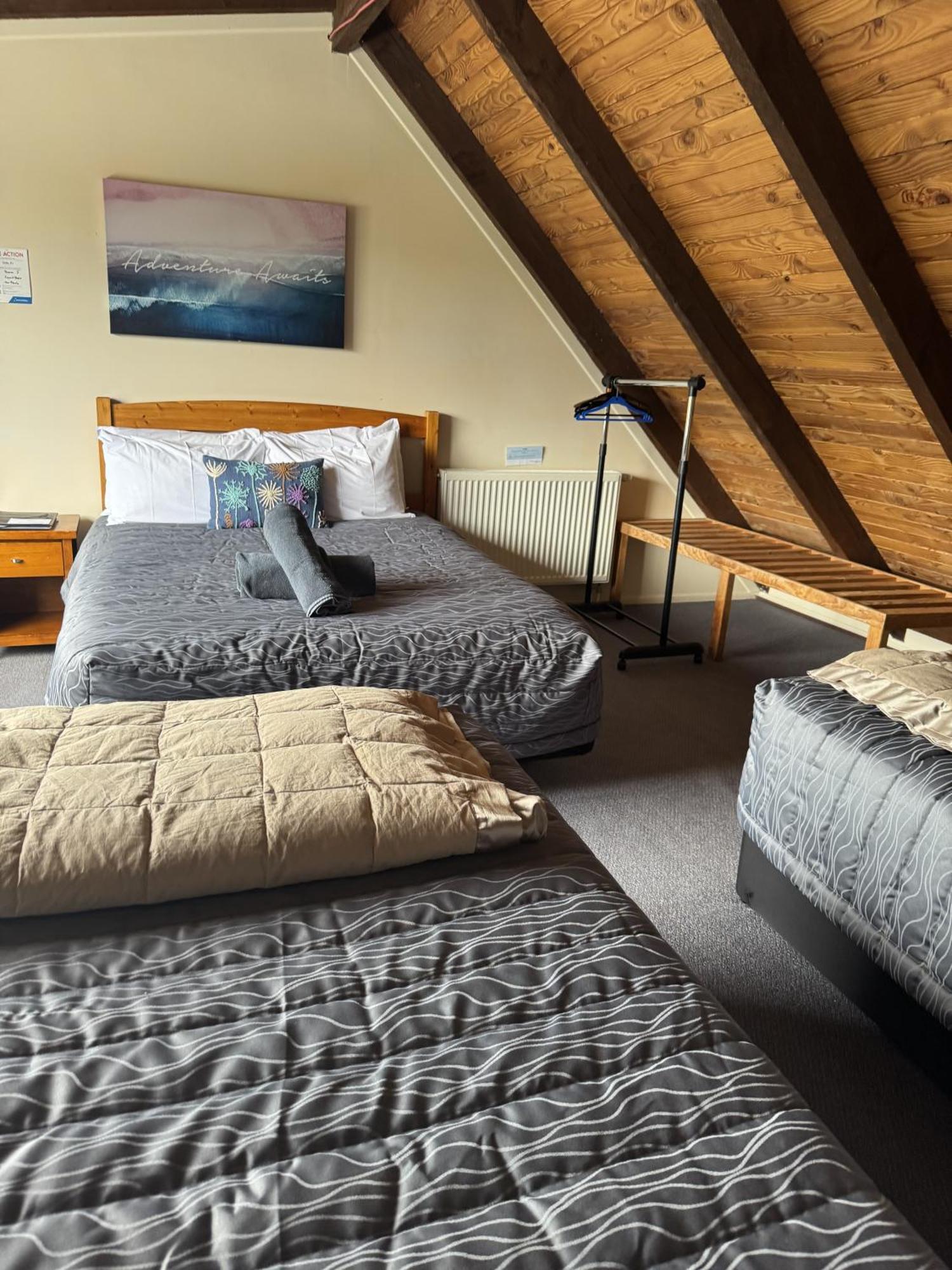 Adventure Lodge And Motels And Tongariro Crossing Track Transport National Park Eksteriør billede
