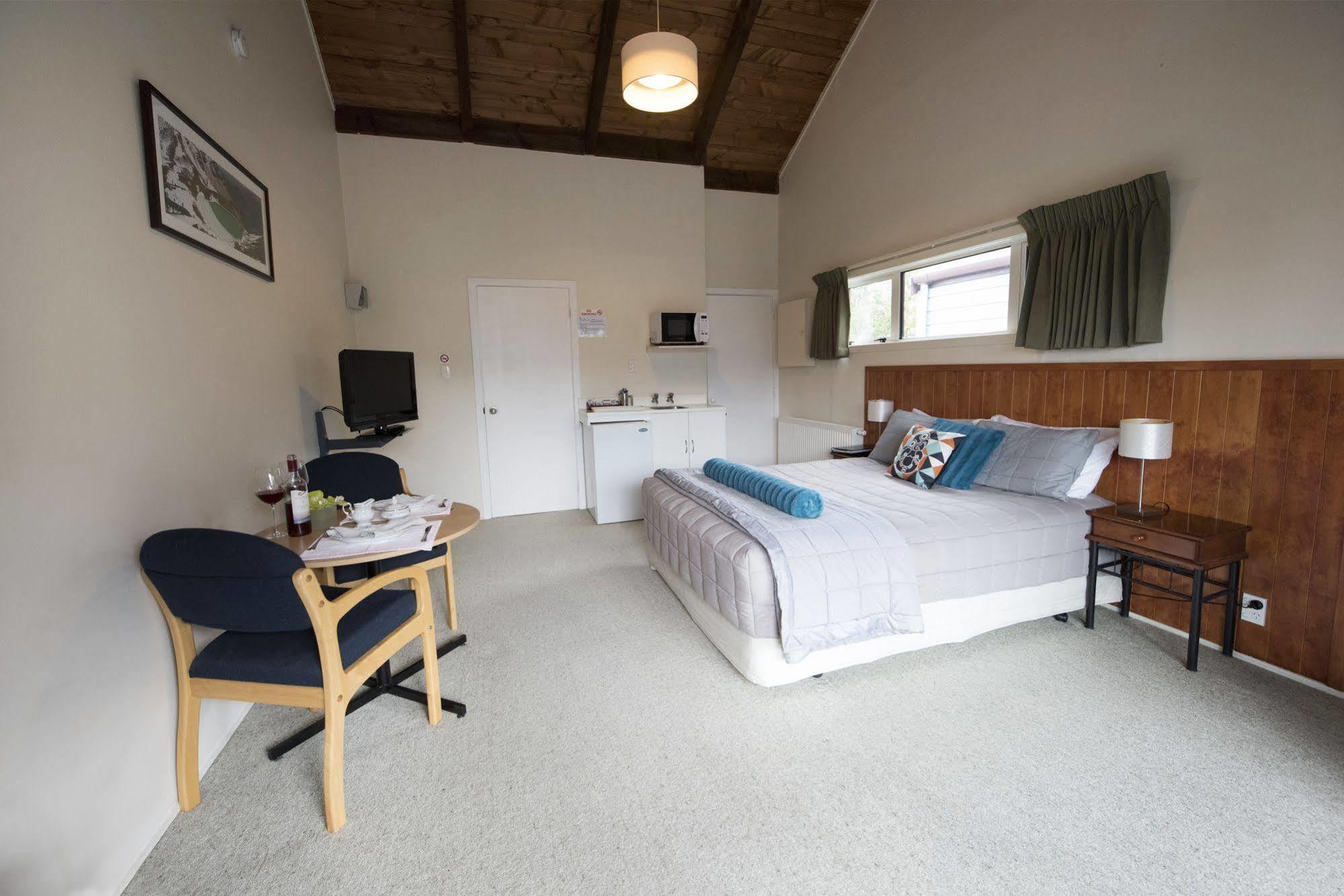 Adventure Lodge And Motels And Tongariro Crossing Track Transport National Park Eksteriør billede