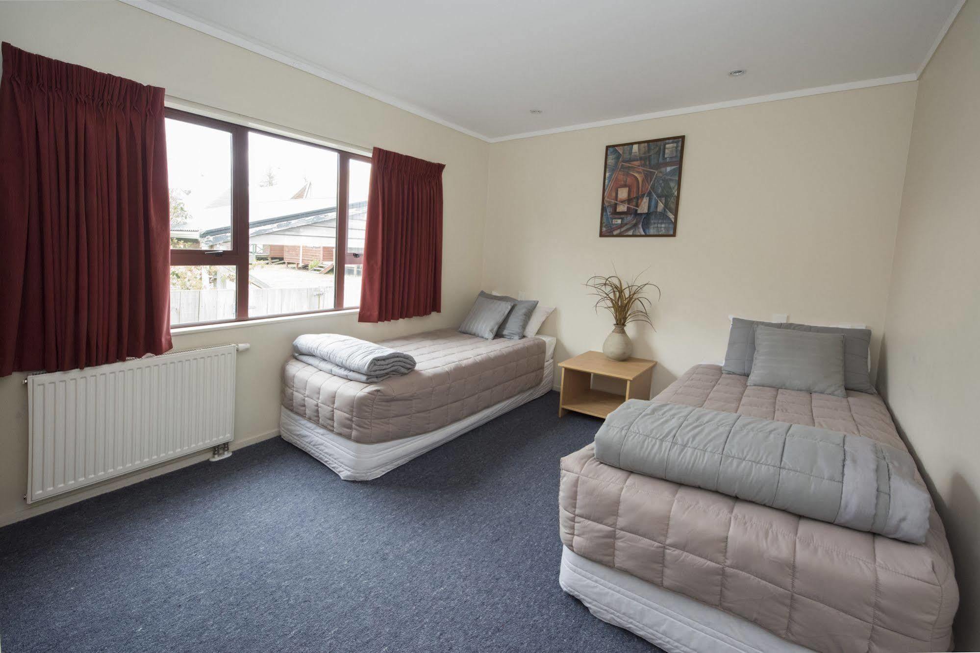 Adventure Lodge And Motels And Tongariro Crossing Track Transport National Park Eksteriør billede