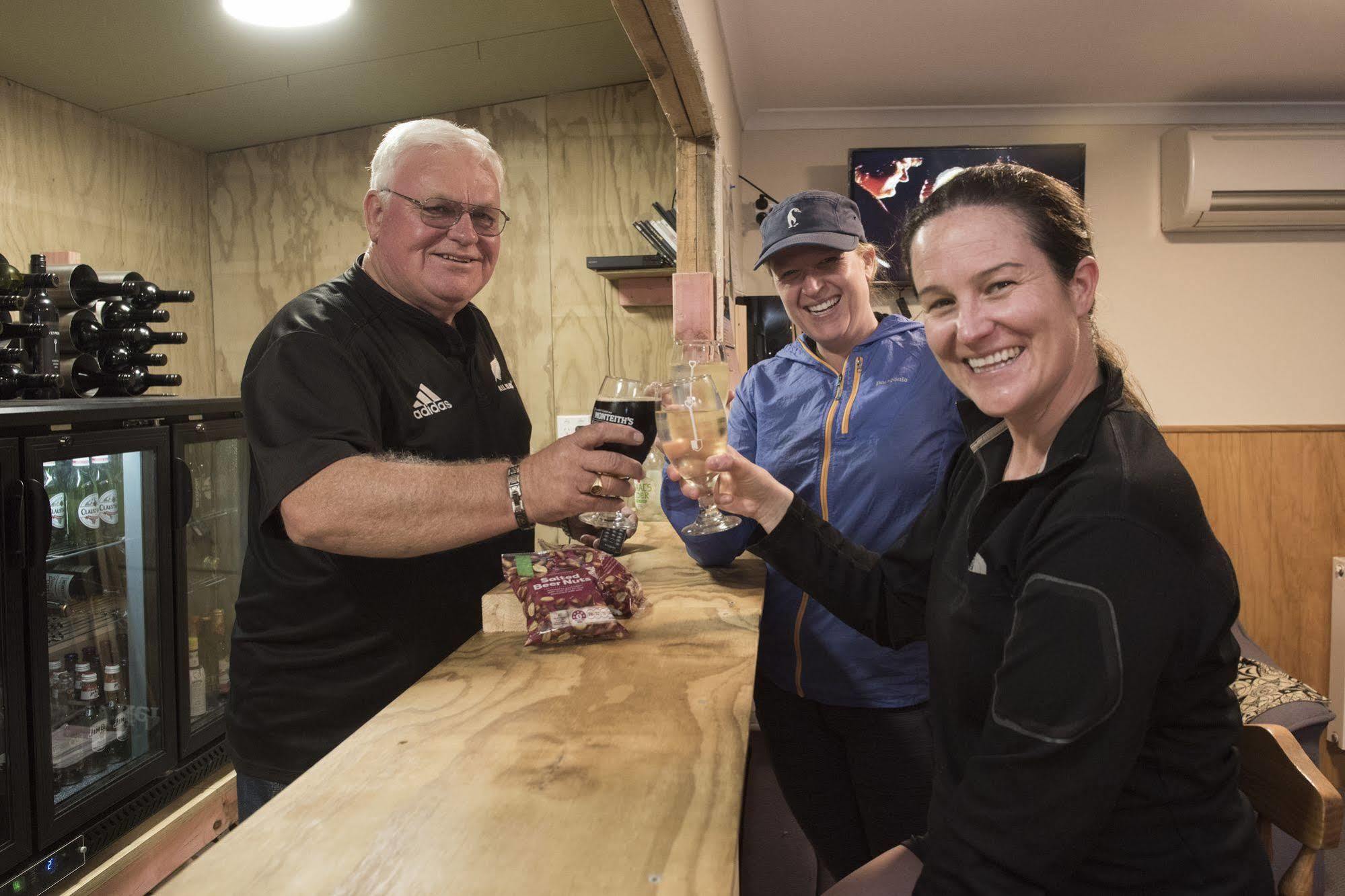 Adventure Lodge And Motels And Tongariro Crossing Track Transport National Park Eksteriør billede