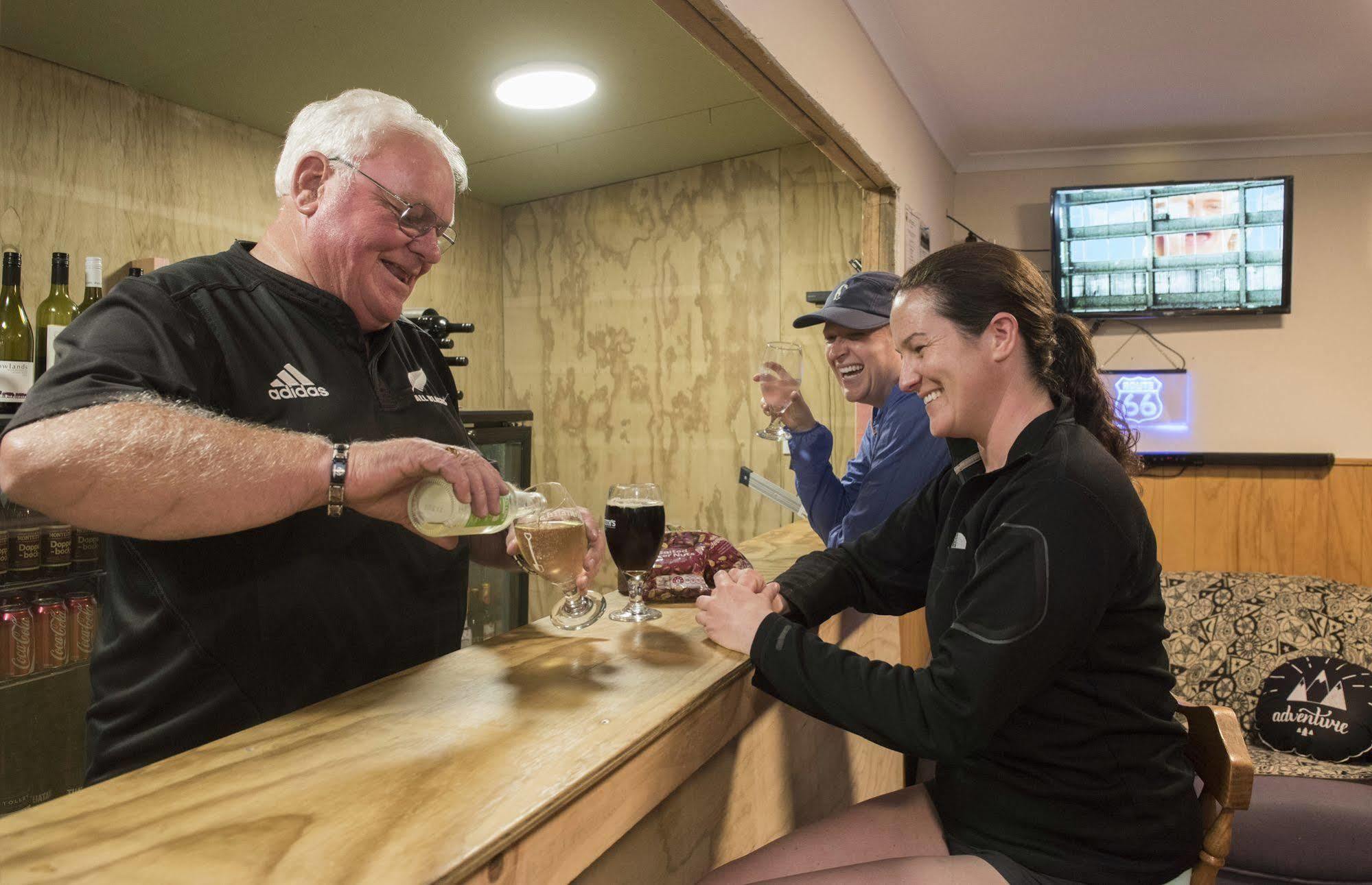 Adventure Lodge And Motels And Tongariro Crossing Track Transport National Park Eksteriør billede