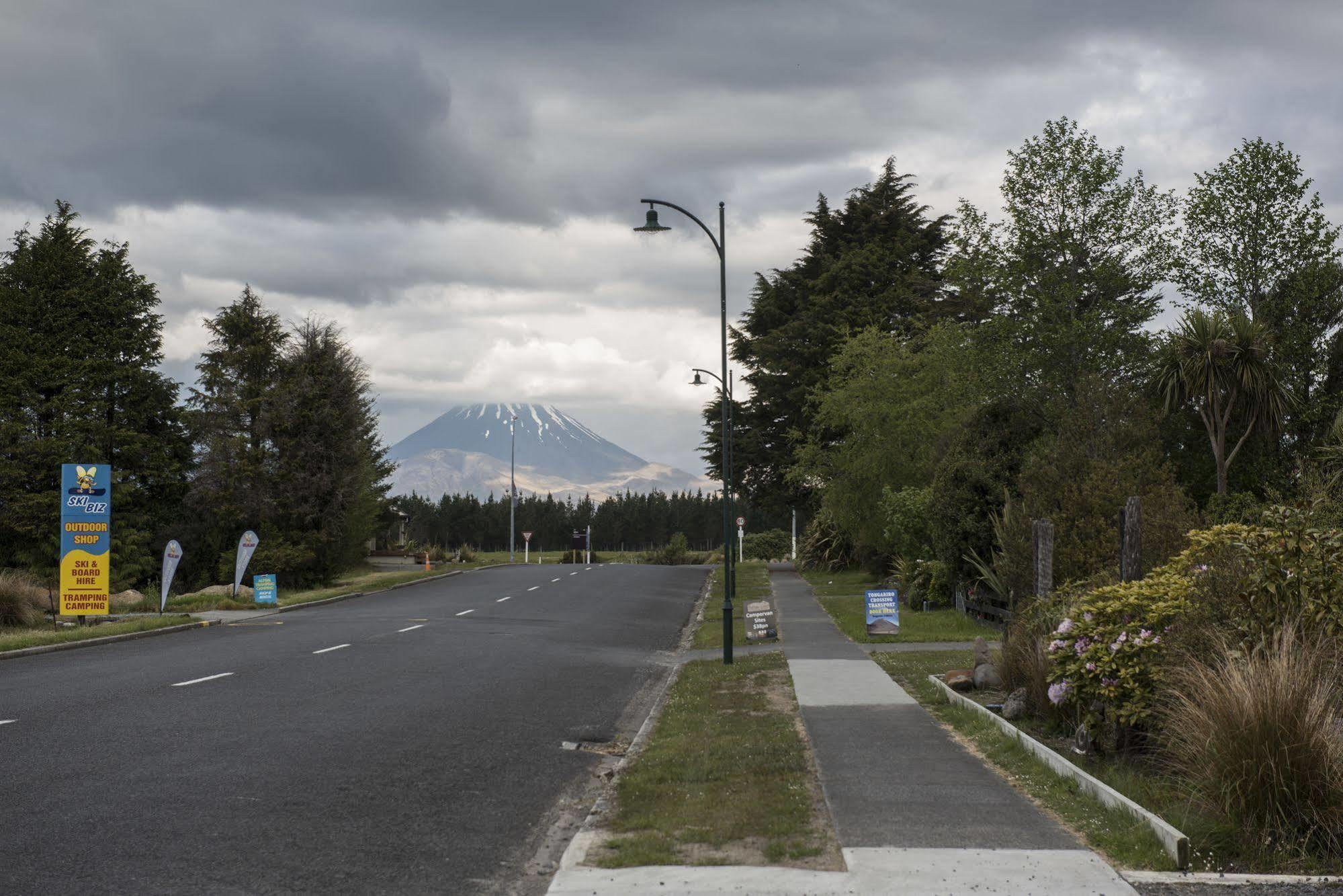 Adventure Lodge And Motels And Tongariro Crossing Track Transport National Park Eksteriør billede
