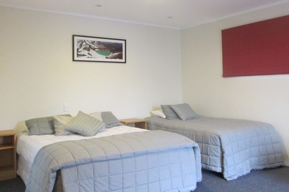 Adventure Lodge And Motels And Tongariro Crossing Track Transport National Park Eksteriør billede