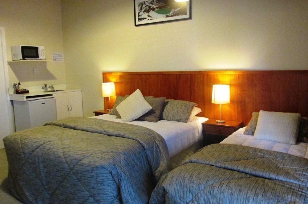 Adventure Lodge And Motels And Tongariro Crossing Track Transport National Park Eksteriør billede